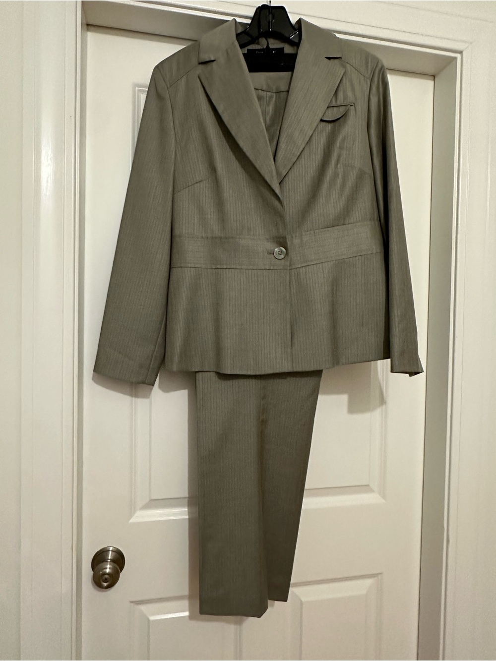 Larry Levine Women's Tailored Suit - Picture 5 of 7